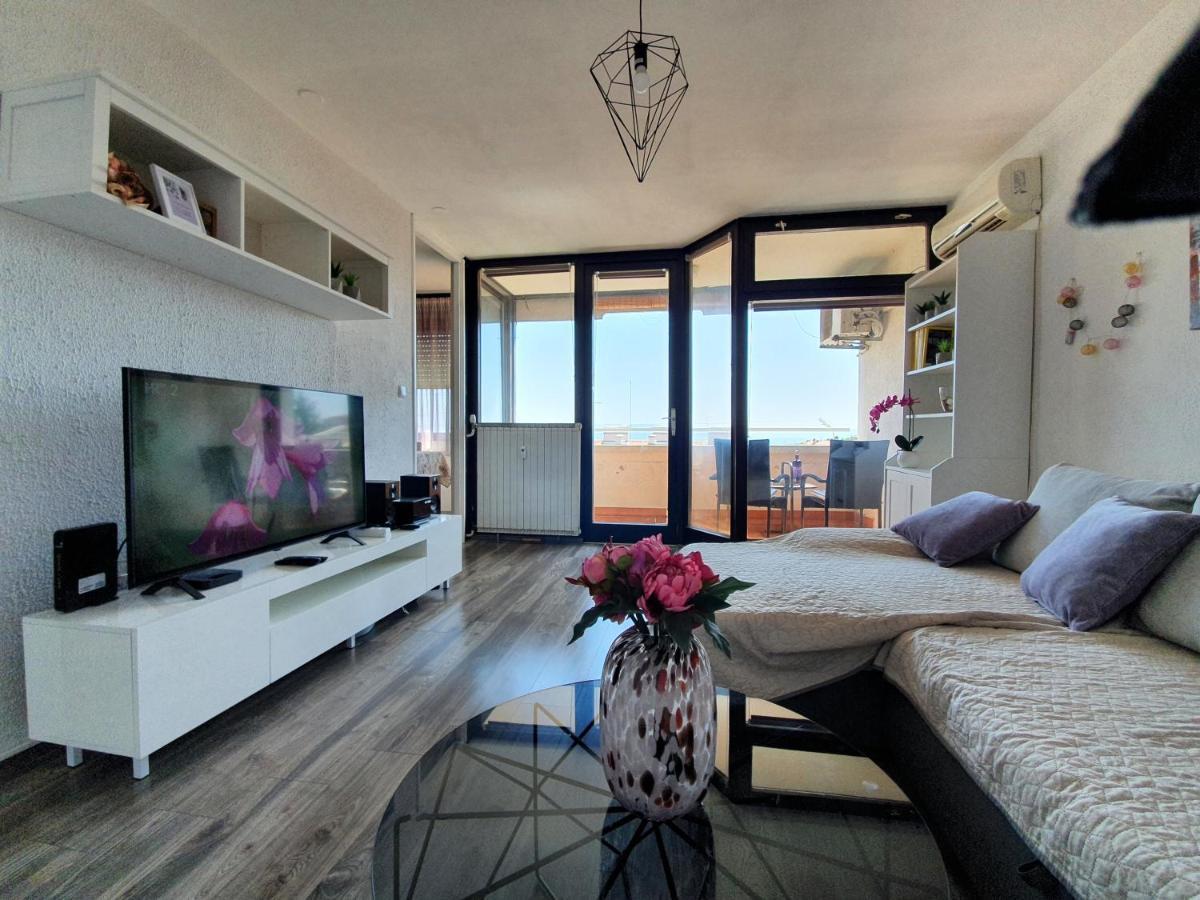 Bright Bloom - Free Parking And Wifi Apartman